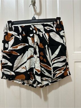 Women's Black, White & Brown Tropical Print Bermuda Shorts